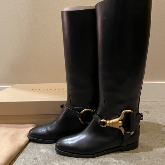 Burberry Equestrian detail Leather Boot - Picture 6 of 8